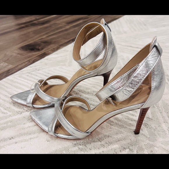 New Halston Heritage Lillian Metallic Silver Ankle Strap Sandal Size 6 - Picture 3 of 8